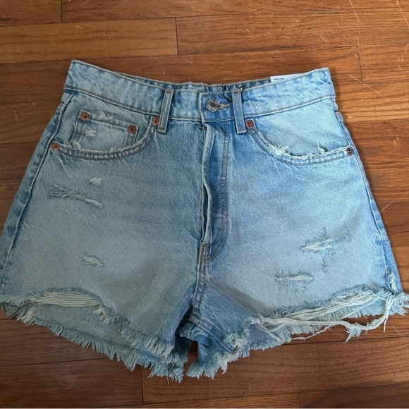 NWT ZARA HIGH WAIST RIPPED TRF DENIM SHORTS - Picture 1 of 3